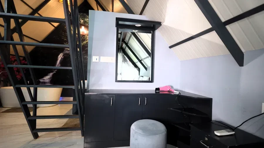 Family Suite with Private Balcony — photo 4